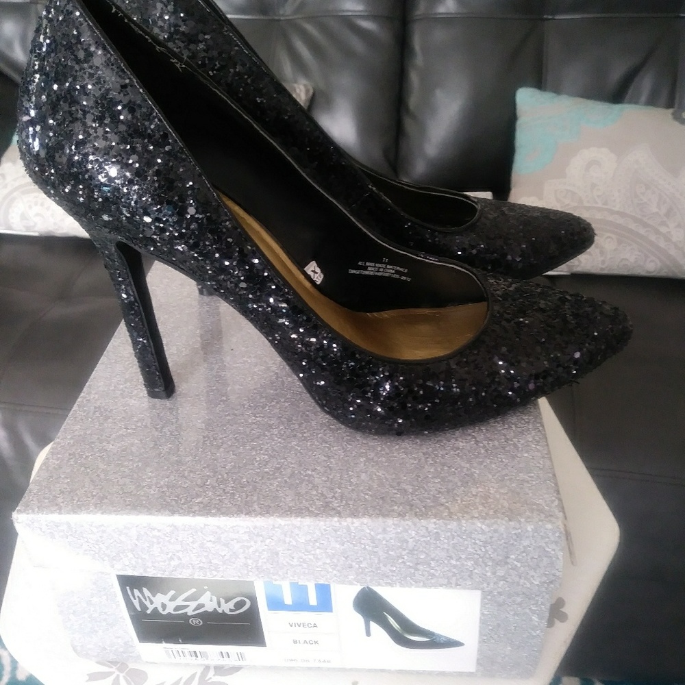 Black Pumps/Heels